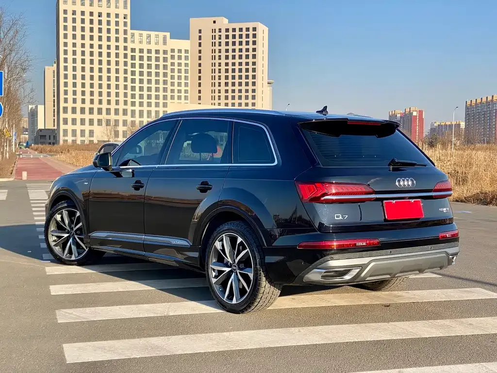 Audi Q7 2021 из CN, фото 7