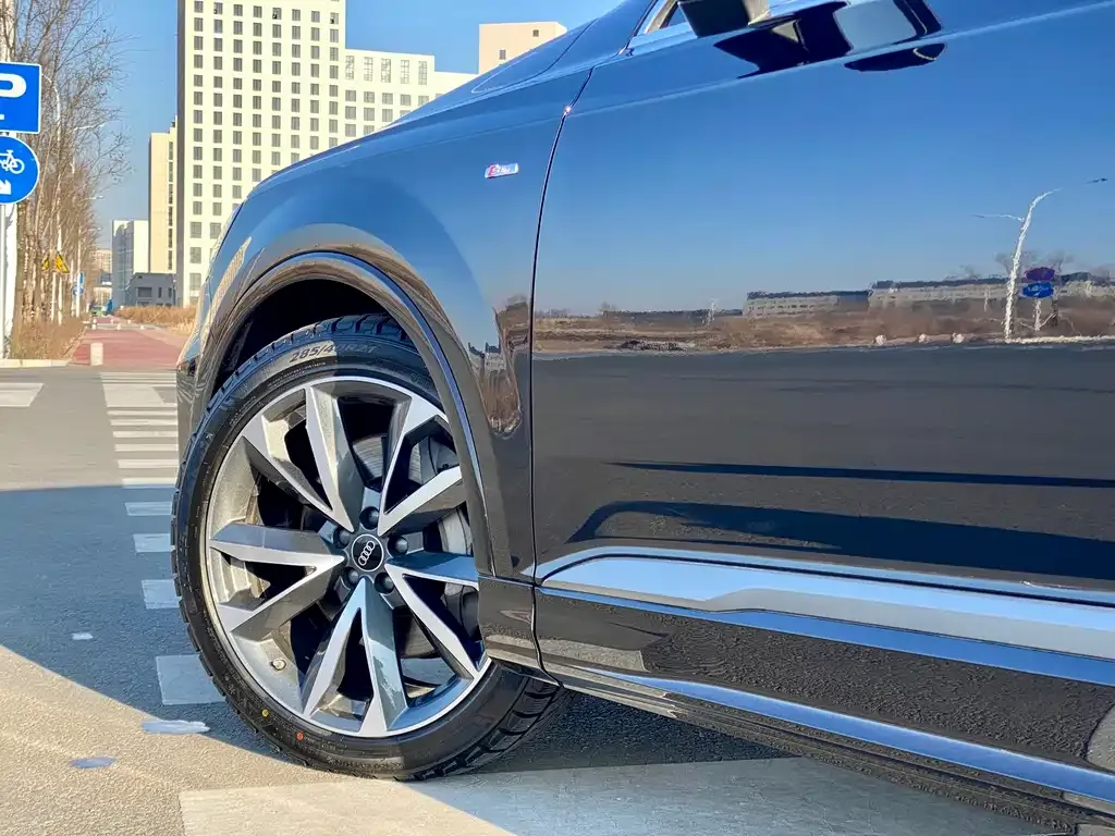 Audi Q7 2021 из CN, фото 9