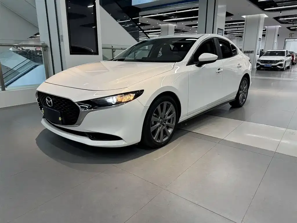 Mazda 3 Axela 2022 из CN, фото 1