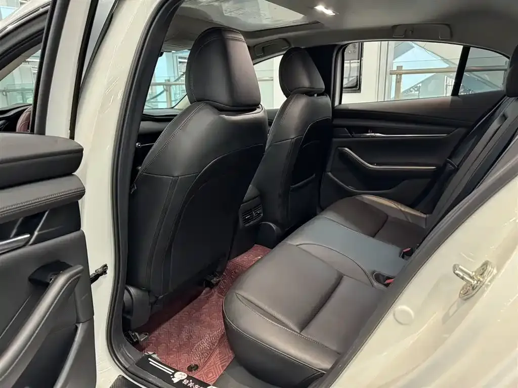 Mazda 3 Axela 2022 из CN, фото 2