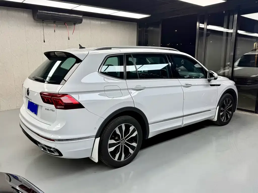 Volkswagen Tiguan L — фото 6