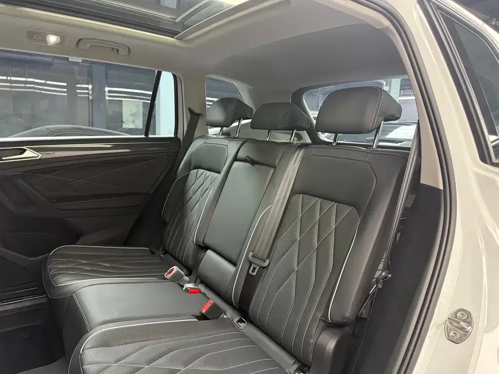 Volkswagen Tiguan L — фото 8