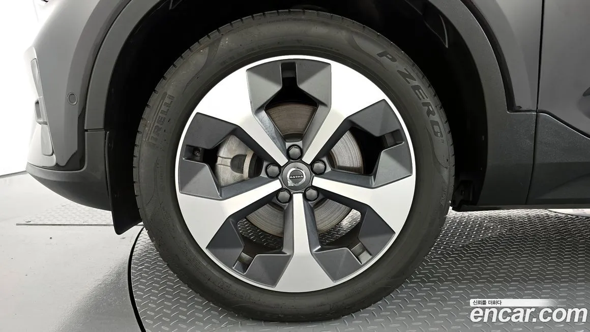 Volvo XC40 2023 из KR, фото 4