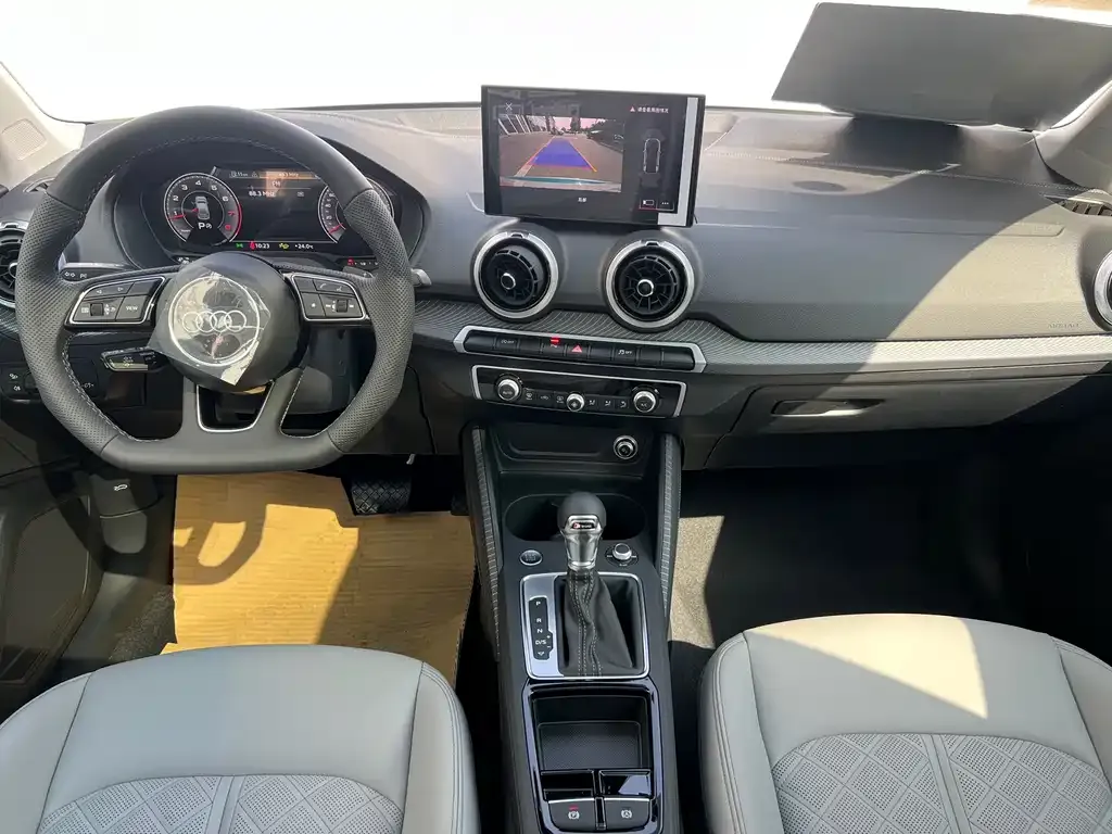 Audi Q2L 2025 из CN, фото 7