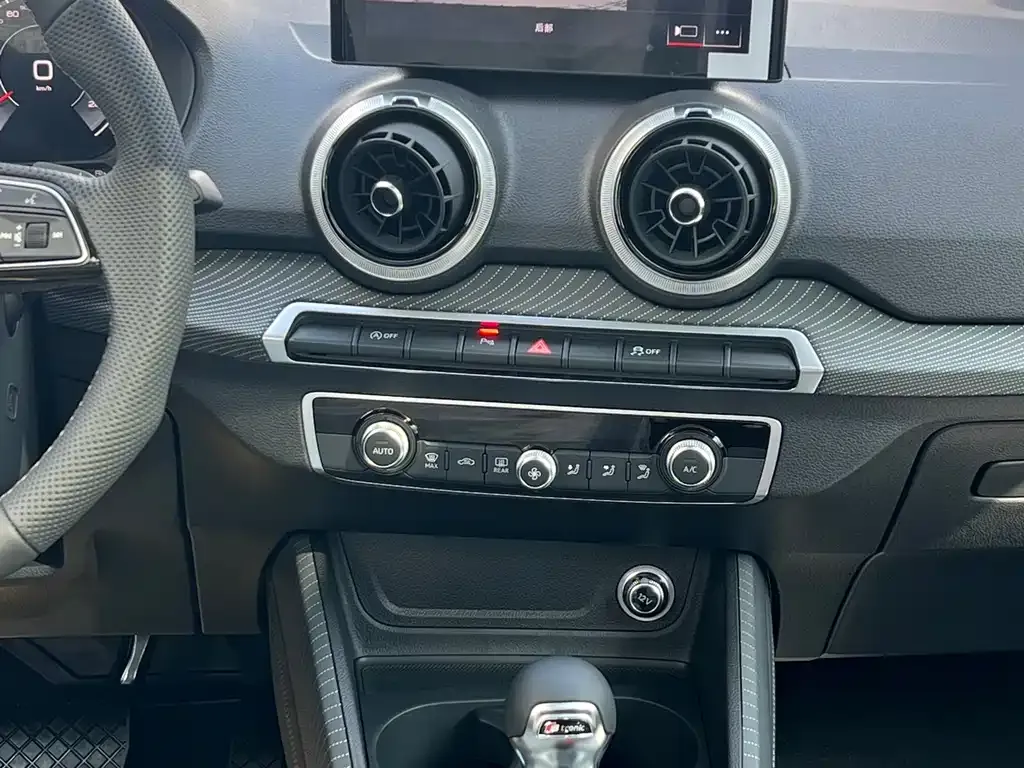 Audi Q2L 2025 из CN, фото 6