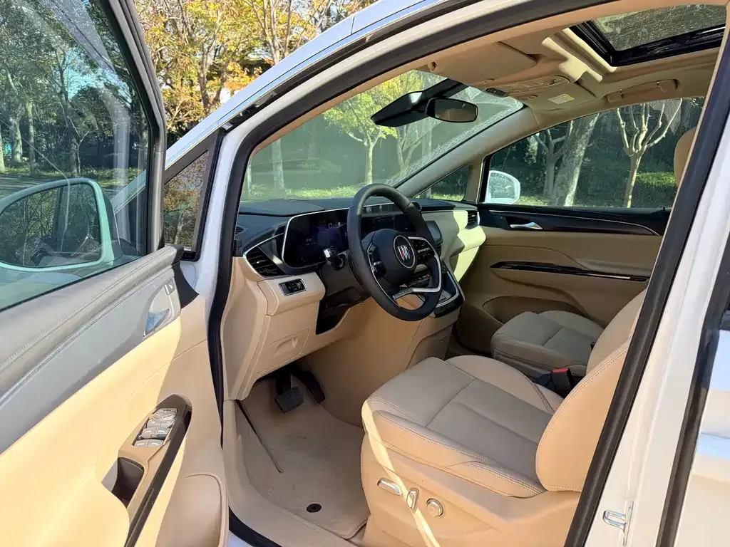 Buick GL8 Hybrid — фото 2