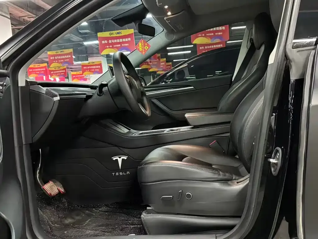 Tesla Model Y — фото 9