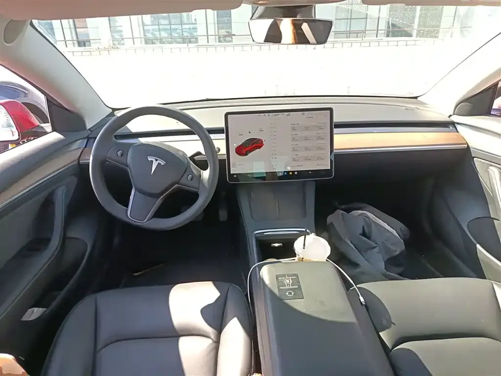 Tesla Model 3 — фото 4