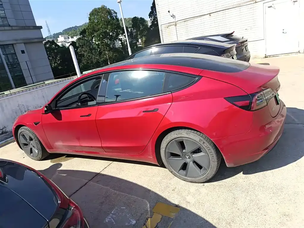 Tesla Model 3 — фото 7
