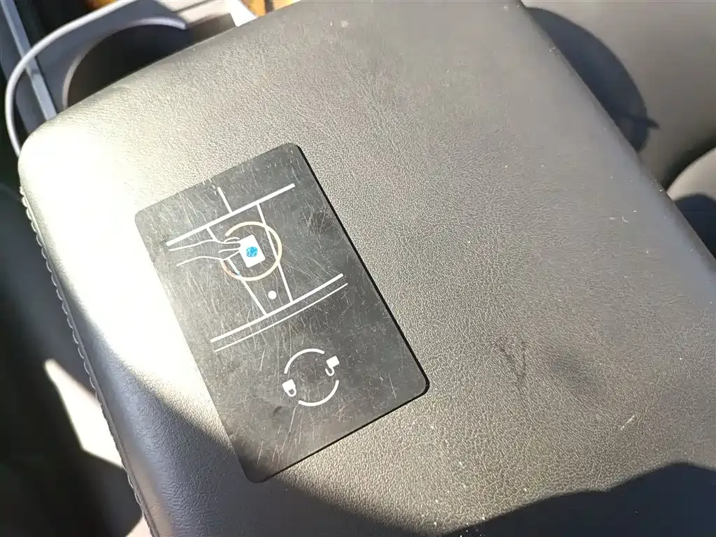 Tesla Model 3 — фото 8