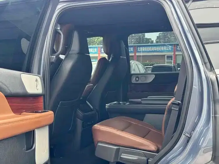 Lincoln Navigator 2023 из CN, фото 3