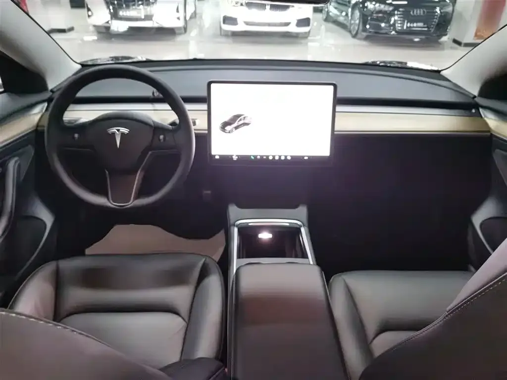 Tesla Model 3 — фото 8