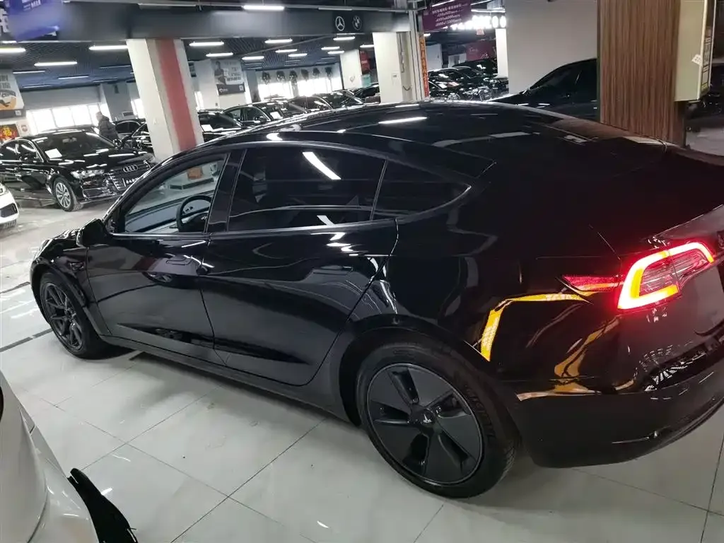 Tesla Model 3 — фото 3