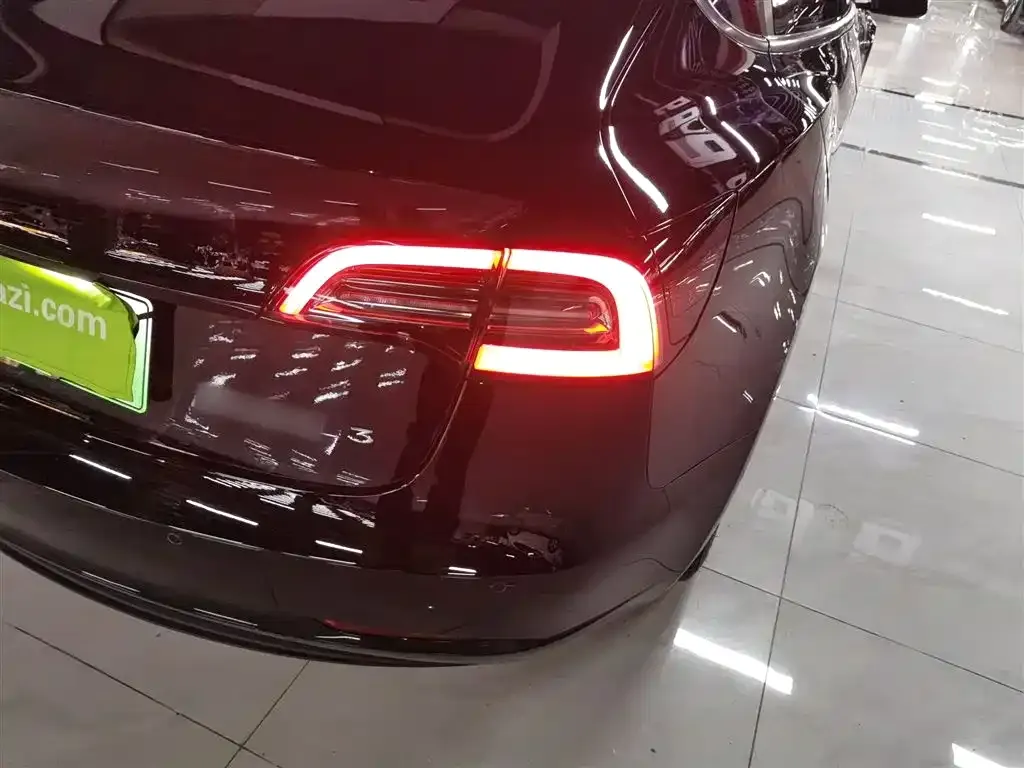 Tesla Model 3 — фото 2