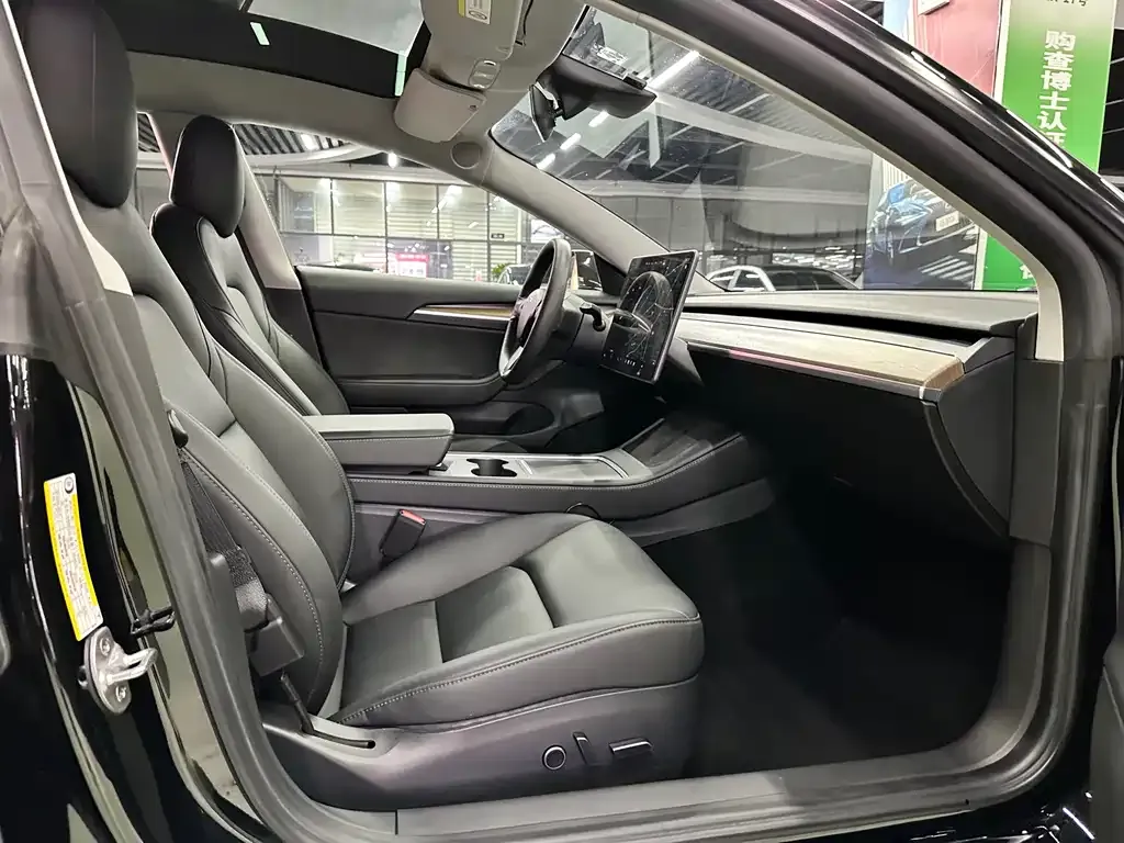 Tesla Model 3 — фото 10