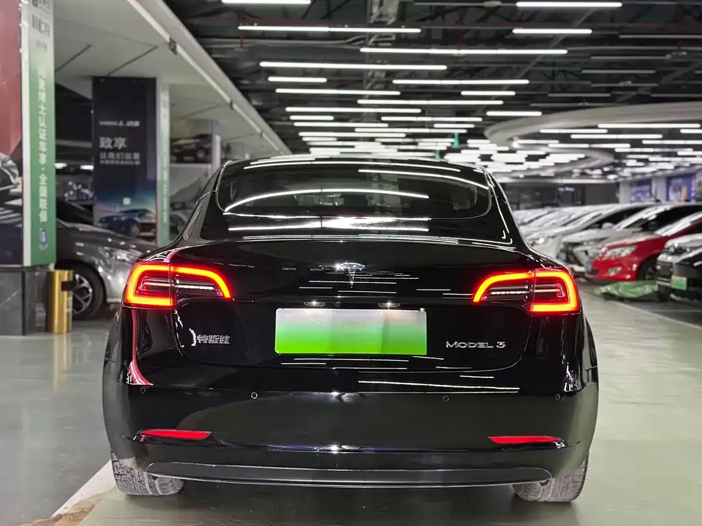 Tesla Model 3 — фото 3