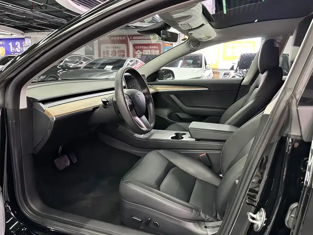 Tesla Model 3 — фото 4