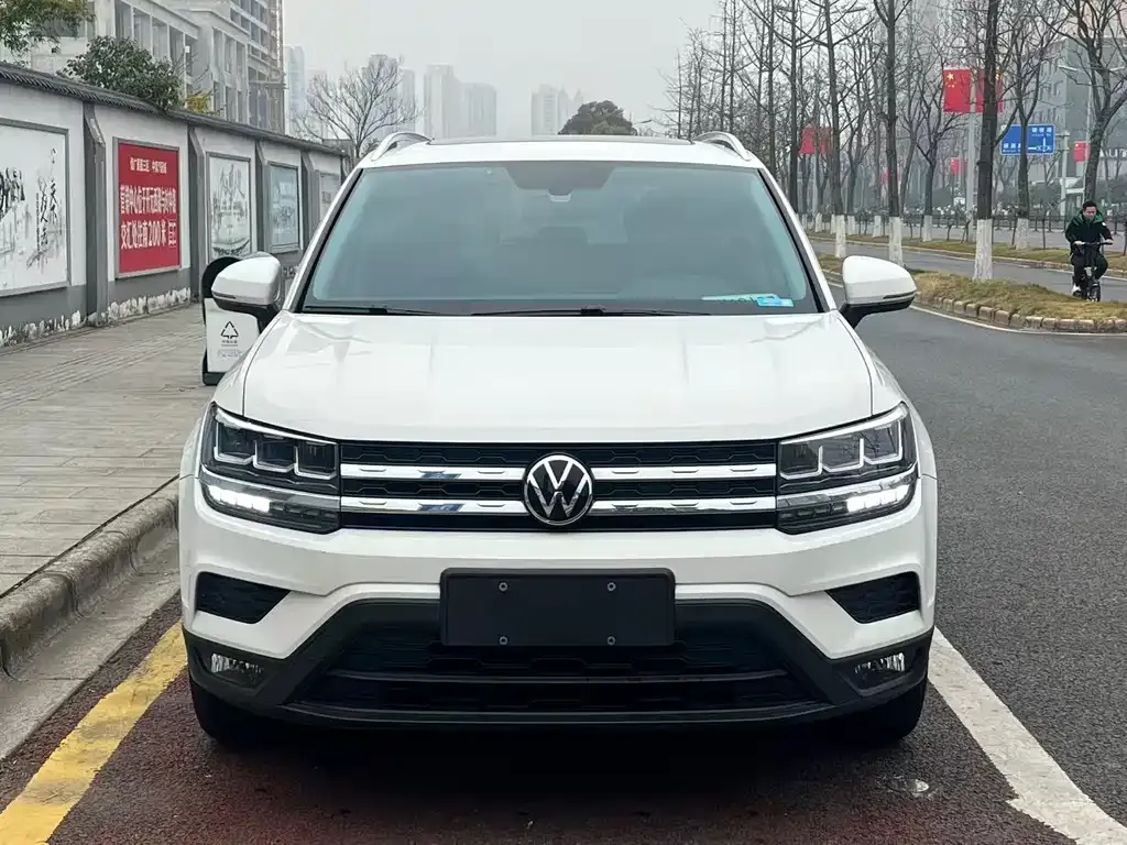 Volkswagen Tharu — фото 1