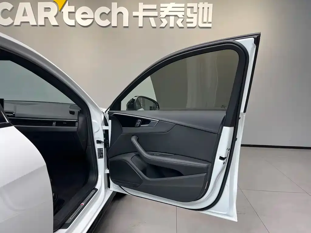 Audi A4L 2024 из CN, фото 9