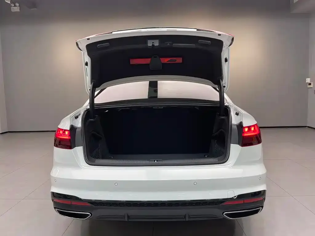 Audi A4L 2024 из CN, фото 7