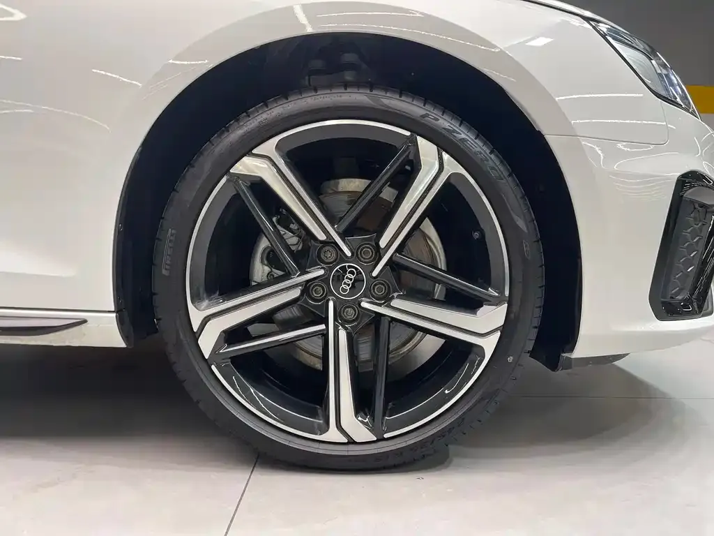 Audi A4L 2024 из CN, фото 5