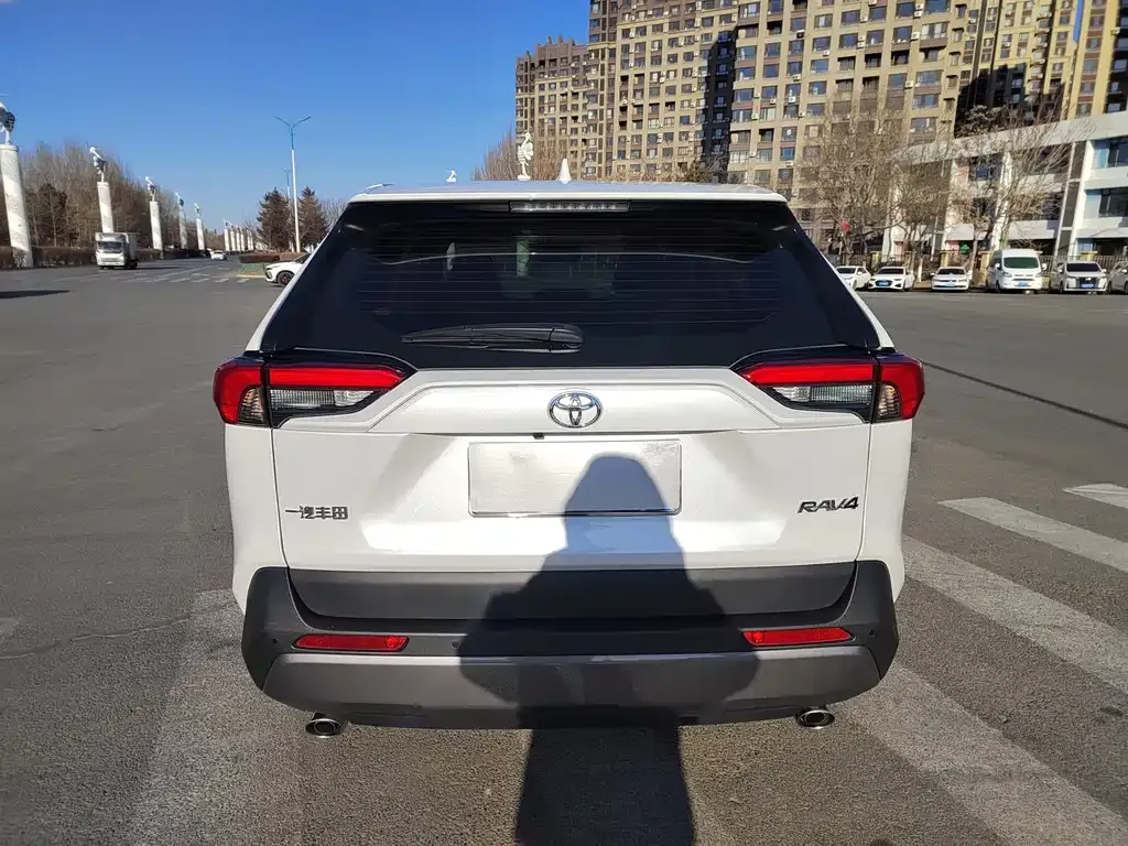 Toyota RAV4 2022 из CN, фото 3