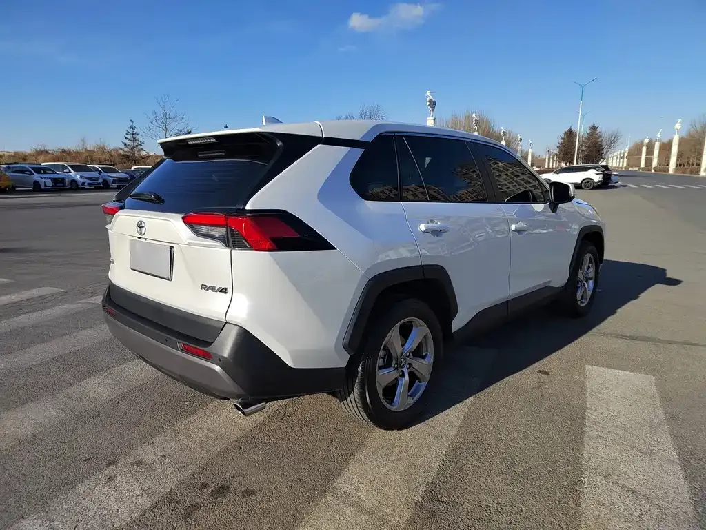 Toyota RAV4 2022 из CN, фото 2
