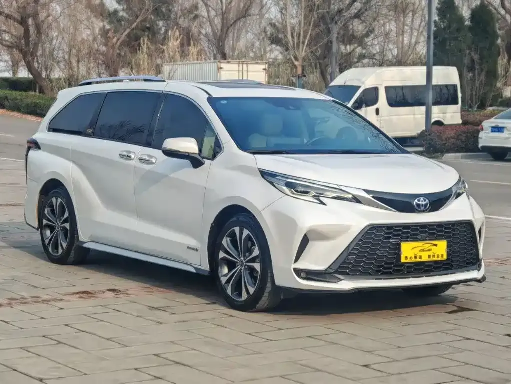 Toyota Granvia 2022 из CN, фото 9