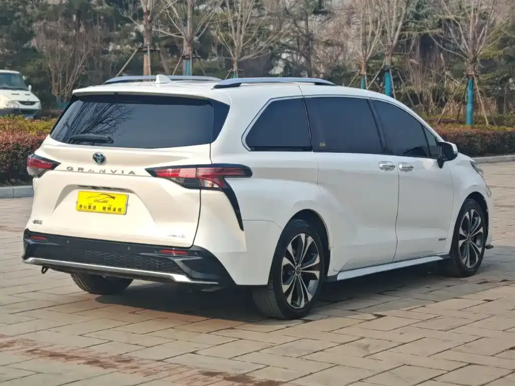 Toyota Granvia 2022 из CN, фото 4