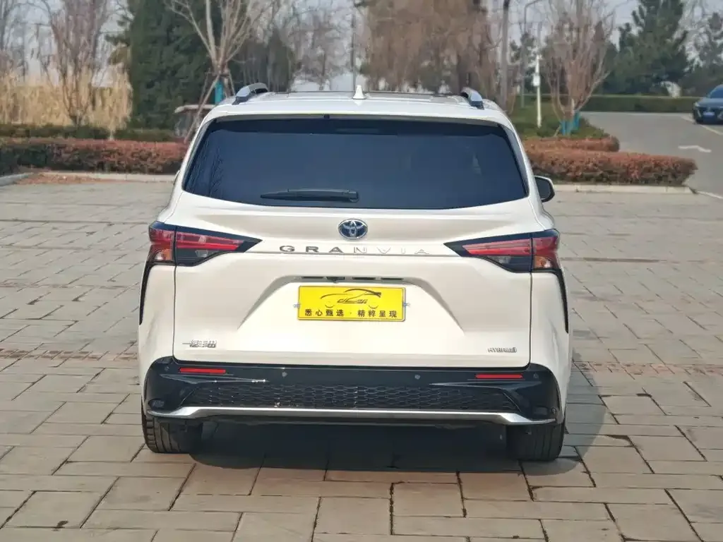 Toyota Granvia 2022 из CN, фото 8