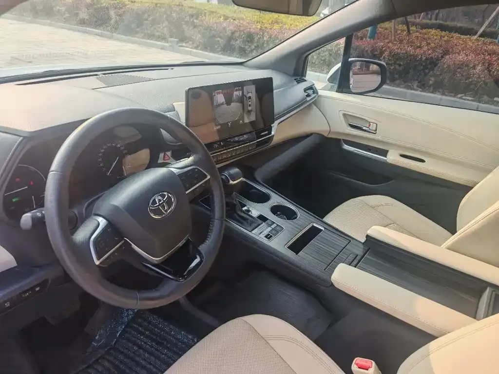 Toyota Granvia 2022 из CN, фото 3