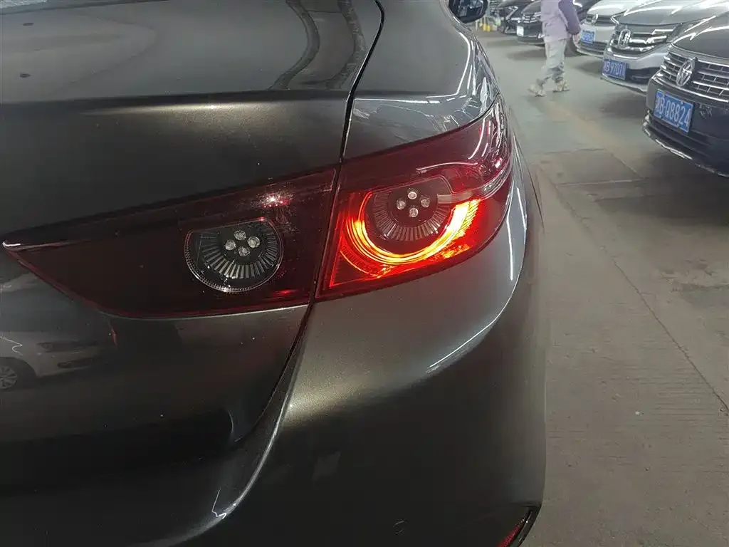 Mazda 3 Axela — фото 4