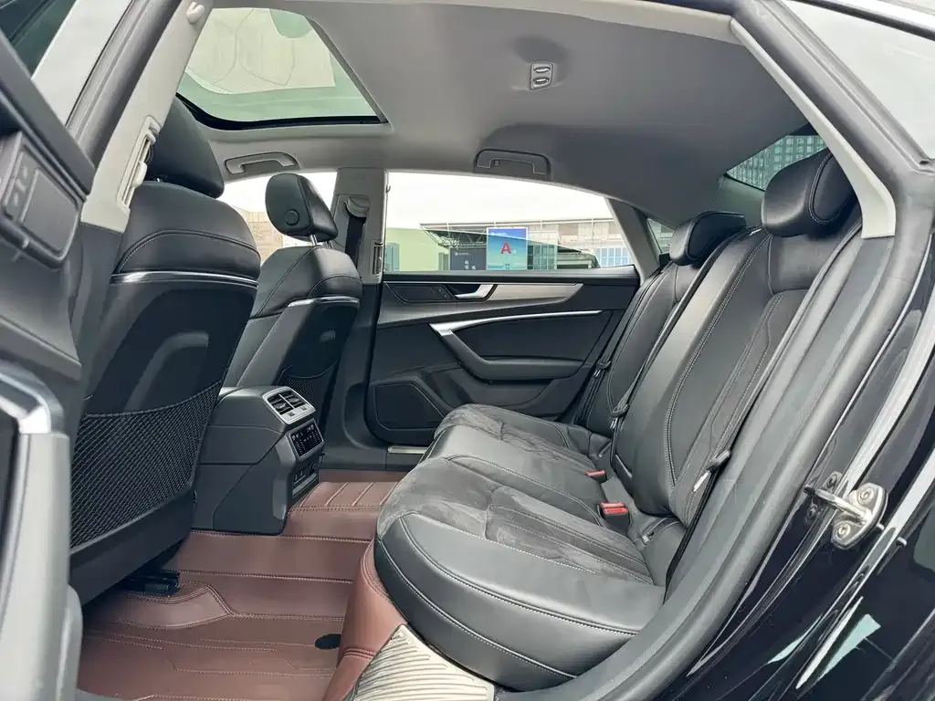 Audi A7L 2024 из CN, фото 6