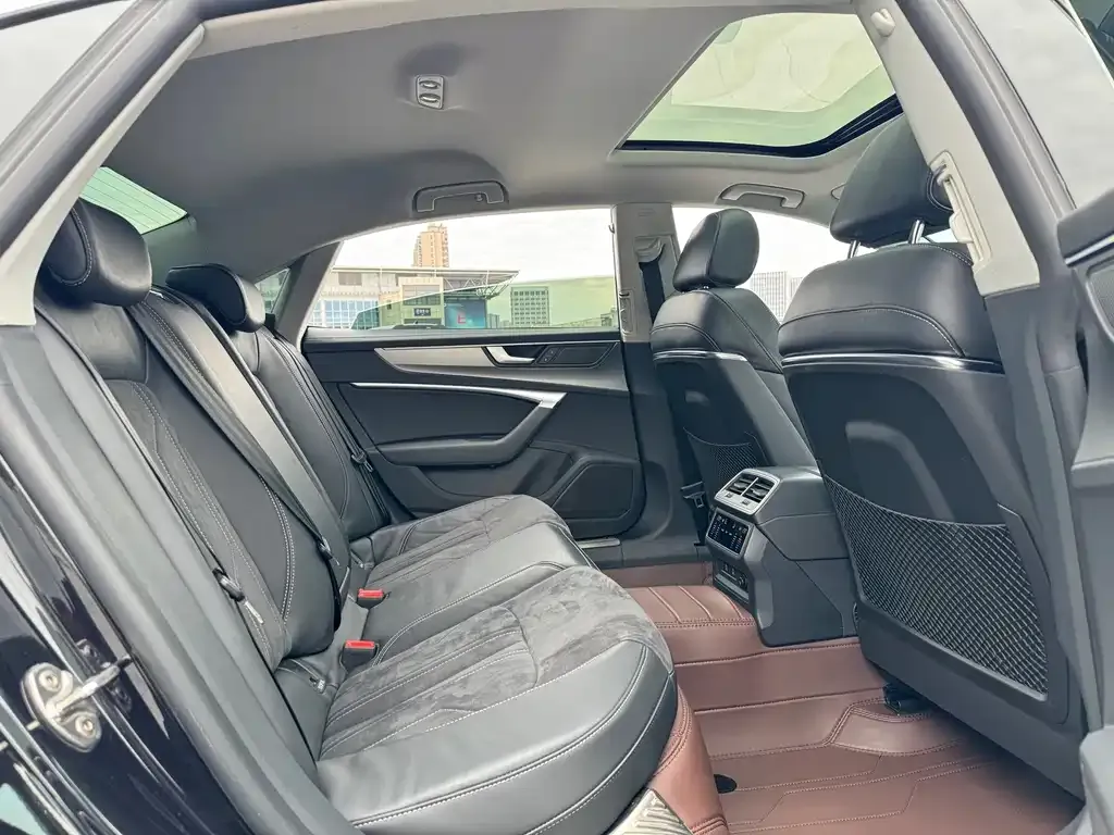 Audi A7L 2024 из CN, фото 5