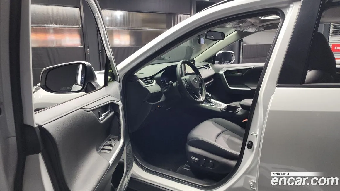 Toyota RAV4 2023 из KR, фото 7