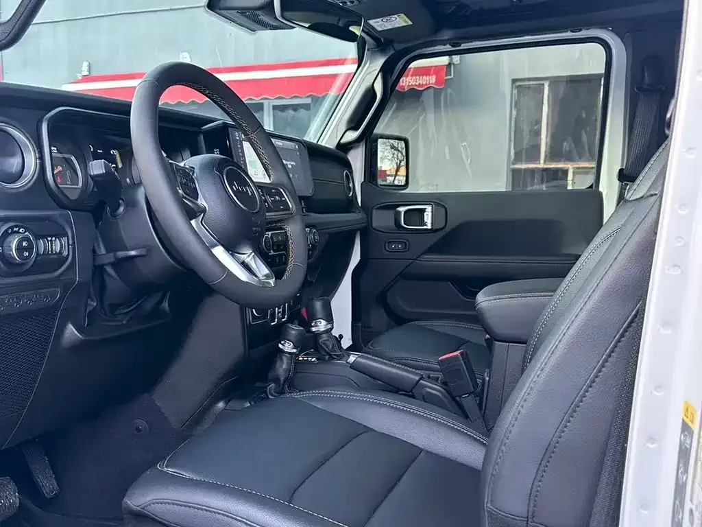 Jeep Wrangler 2024 из CN, фото 4