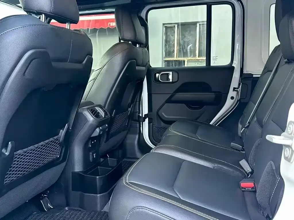 Jeep Wrangler 2024 из CN, фото 3
