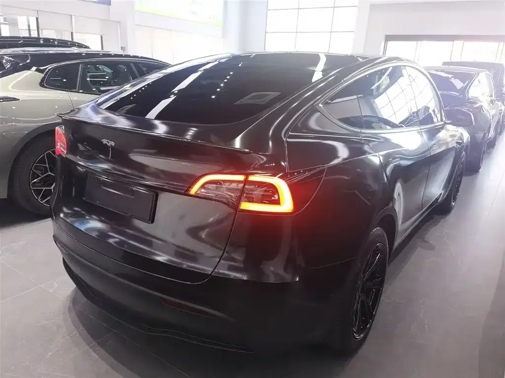 Tesla Model Y — фото 8