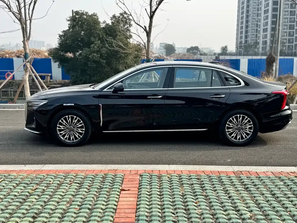 Hongqi H5 — фото 8