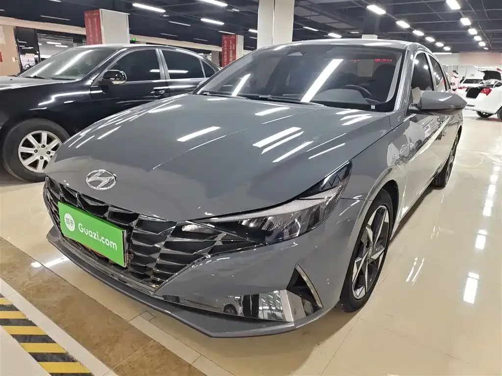 Hyundai Elantra — фото 1