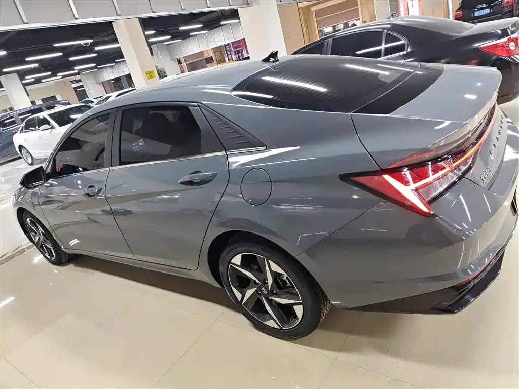 Hyundai Elantra — фото 3