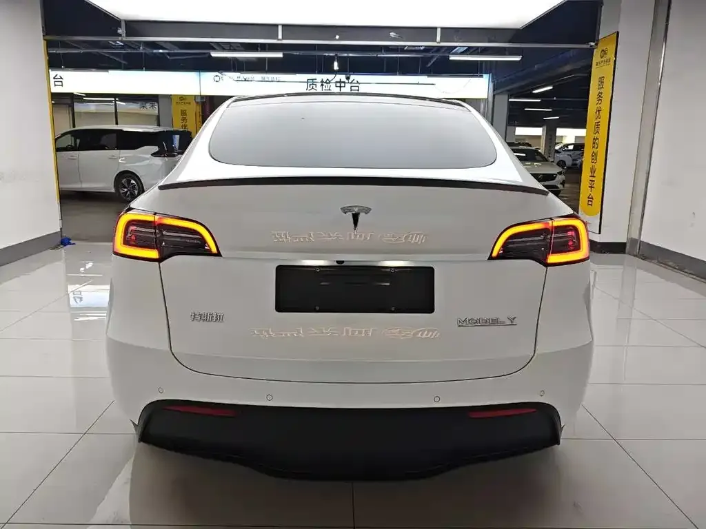 Tesla Model Y — фото 7