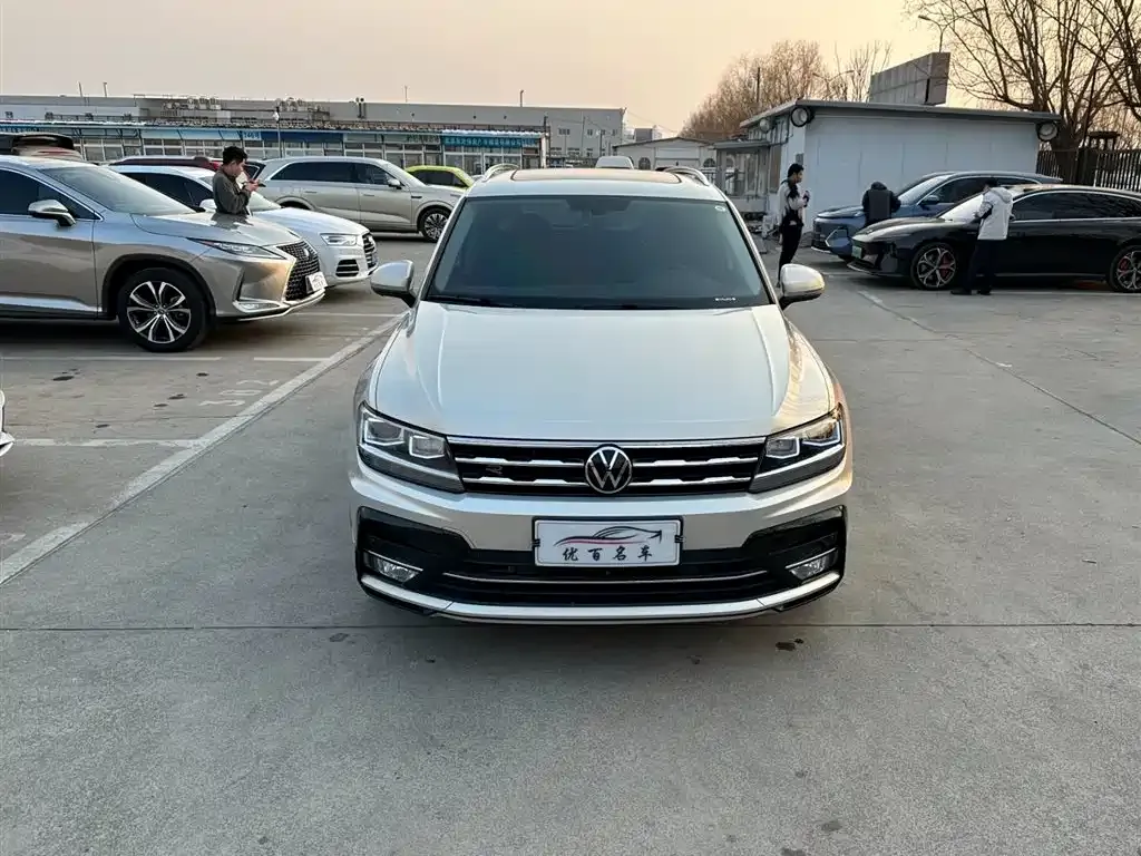 Volkswagen Tiguan L — фото 2