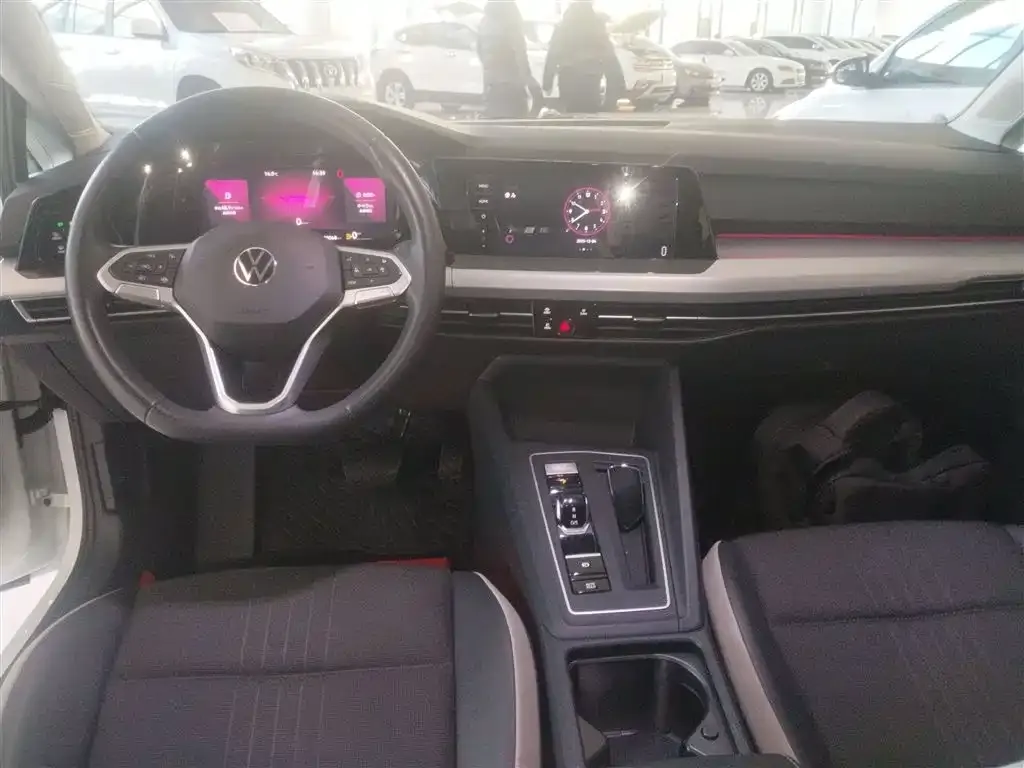 Volkswagen Golf 2023 из CN, фото 10