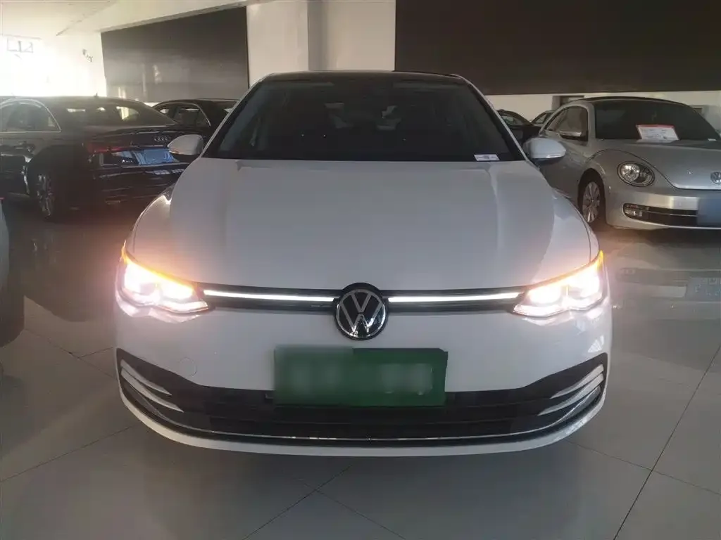 Volkswagen Golf 2023 из CN, фото 3