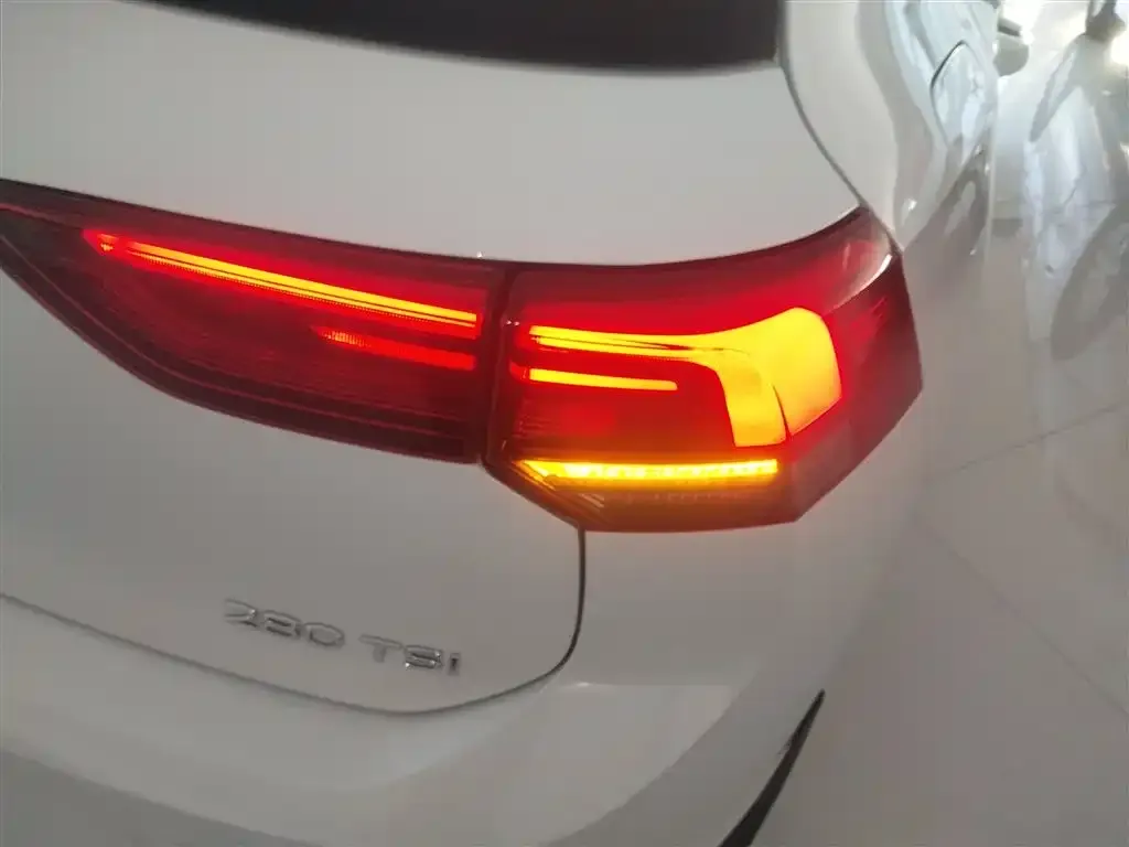Volkswagen Golf 2023 из CN, фото 8