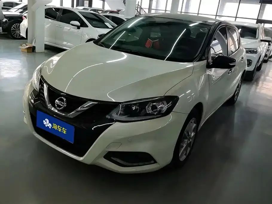 Nissan Tiida — фото 1