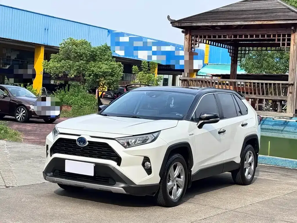 Toyota RAV4 — фото 1
