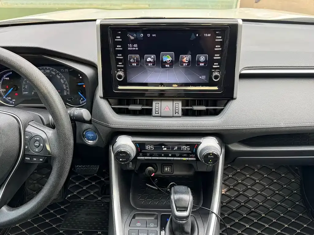 Toyota RAV4 — фото 10