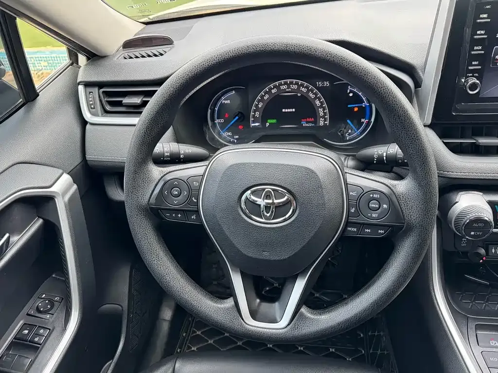 Toyota RAV4 — фото 9